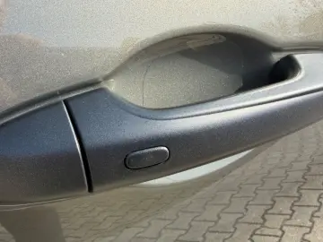 TOYOTA Double Cab INVINCIBLE 2.8Aut.Leder.LED.AHK.Mild