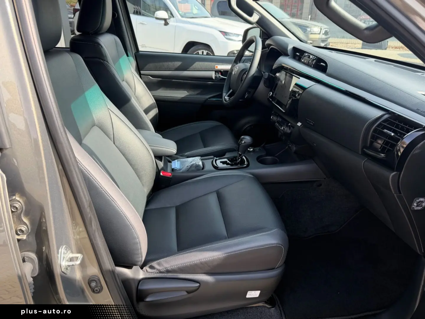 TOYOTA Double Cab INVINCIBLE 2.8Aut.Leder.LED.AHK.Mild