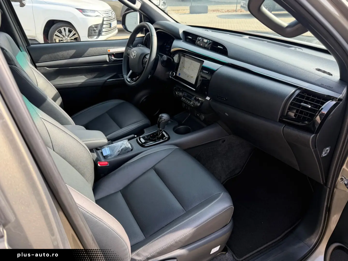 TOYOTA Double Cab INVINCIBLE 2.8Aut.Leder.LED.AHK.Mild