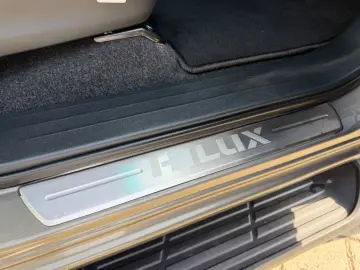 TOYOTA Double Cab INVINCIBLE 2.8Aut.Leder.LED.AHK.Mild