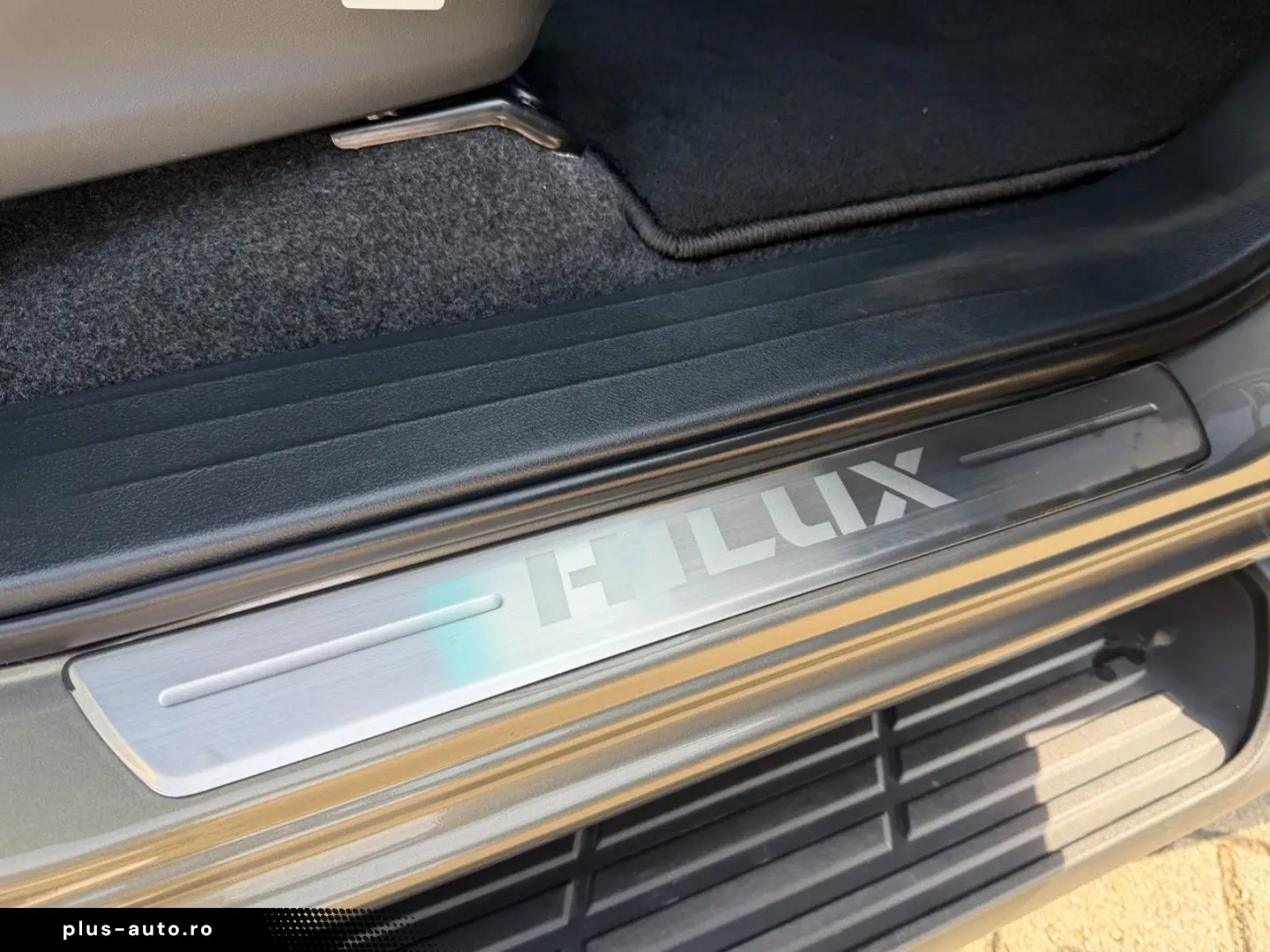 TOYOTA Double Cab INVINCIBLE 2.8Aut.Leder.LED.AHK.Mild