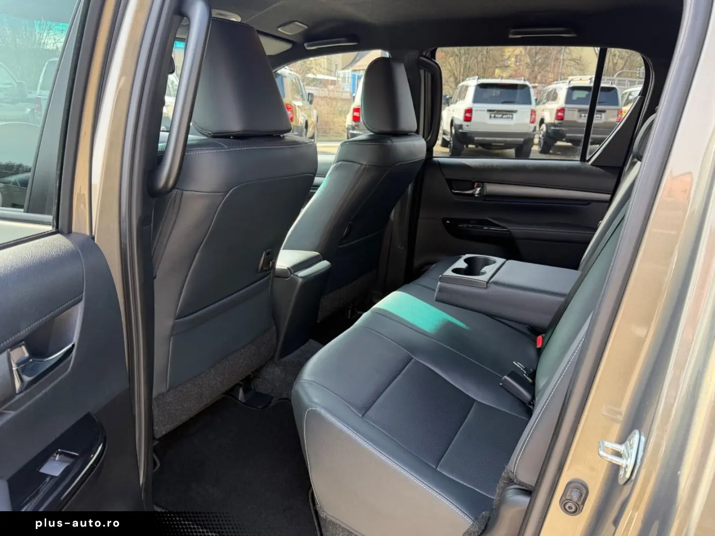 TOYOTA Double Cab INVINCIBLE 2.8Aut.Leder.LED.AHK.Mild