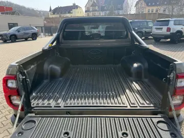 TOYOTA Double Cab INVINCIBLE 2.8Aut.Leder.LED.AHK.Mild