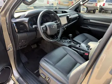 TOYOTA Double Cab INVINCIBLE 2.8Aut.Leder.LED.AHK.Mild