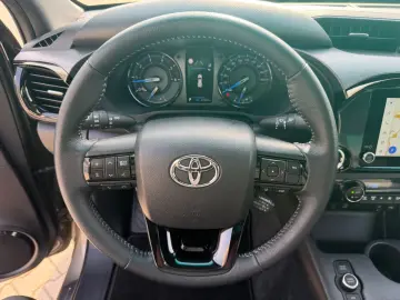 TOYOTA Double Cab INVINCIBLE 2.8Aut.Leder.LED.AHK.Mild