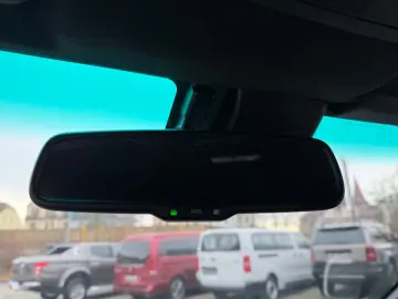 TOYOTA Double Cab INVINCIBLE 2.8Aut.Leder.LED.AHK.Mild