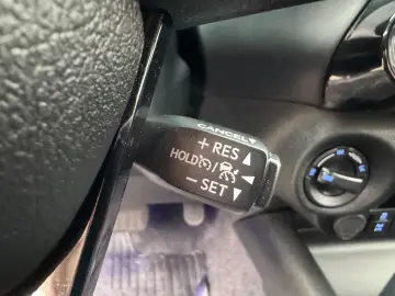 TOYOTA Double Cab INVINCIBLE 2.8Aut.Leder.LED.AHK.Mild