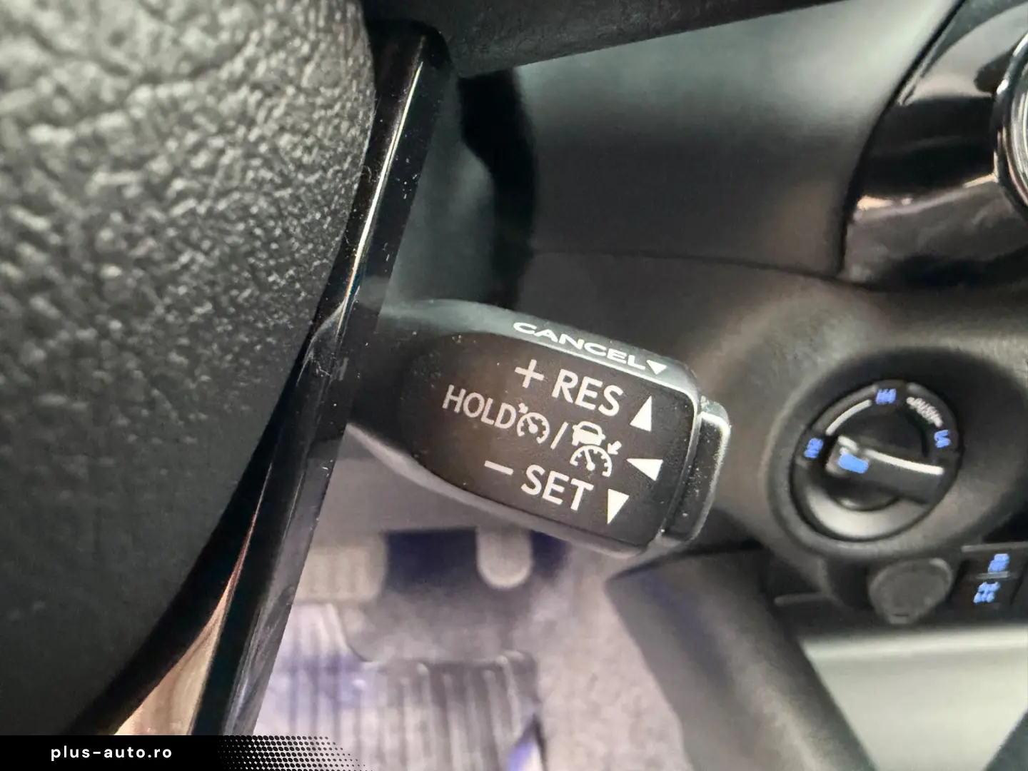 TOYOTA Double Cab INVINCIBLE 2.8Aut.Leder.LED.AHK.Mild