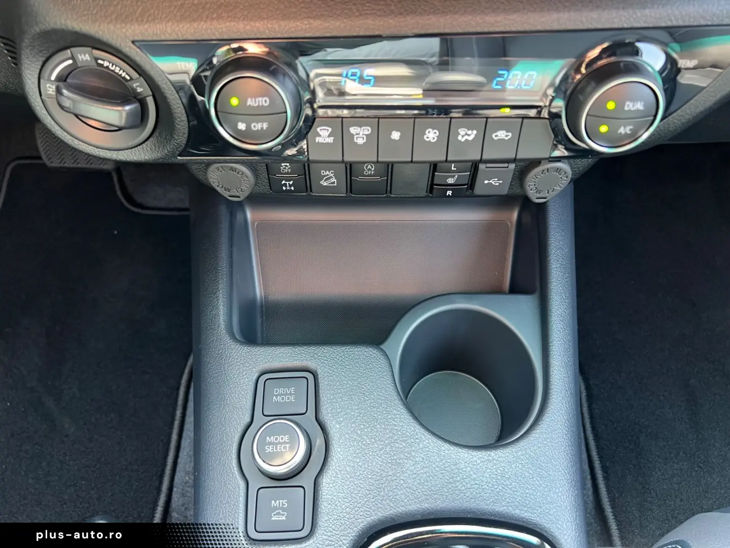 TOYOTA Double Cab INVINCIBLE 2.8Aut.Leder.LED.AHK.Mild