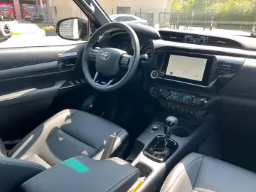 TOYOTA Double Cab INVINCIBLE 2.8Aut.Leder.LED.AHK.Mild