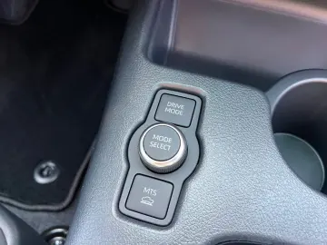 TOYOTA Double Cab INVINCIBLE 2.8Aut.Leder.LED.AHK.Mild