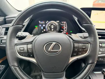 LEXUS ES 300h 2 5 HEV Luxury Line   Head-Up   360 Kame
