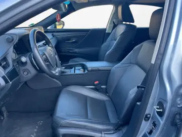 LEXUS ES 300h   SD  LED LEDER