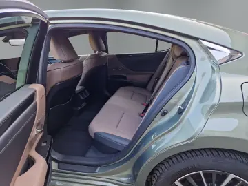 LEXUS ES 300 h Navi LED ACC Apple CarPlay Android Auto