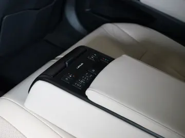 LEXUS ES 300h LUXURY M&L HUD PANO 360