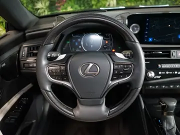 LEXUS ES 300h LUXURY M&L HUD PANO 360