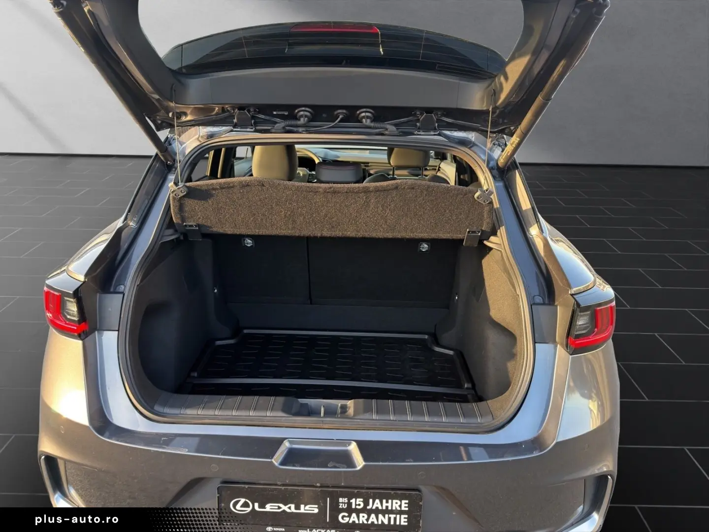 LEXUS LBX FWD EMOTION TECHNOLOGIE-PAKET