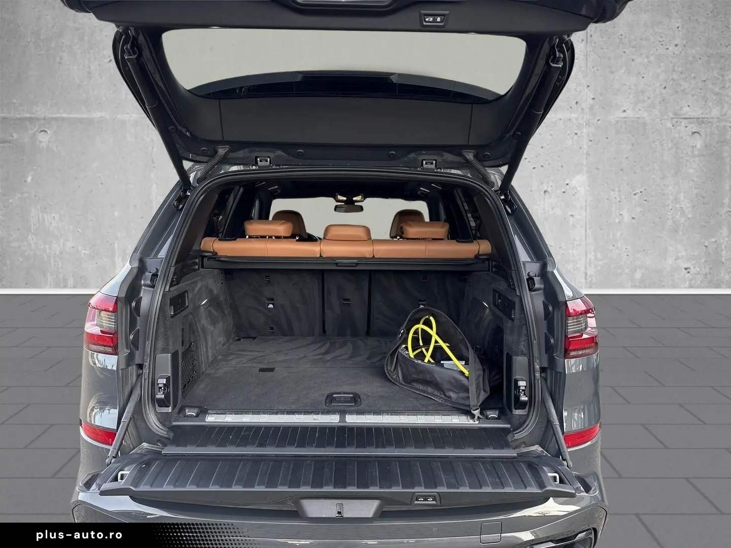 BMW X5 XDr45E MSpo Bowers&W CraftedC DisplayKey 360 HUD ACC