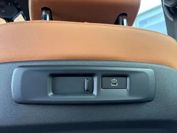 BMW X5 XDr45E MSpo Bowers&W CraftedC DisplayKey 360 HUD ACC