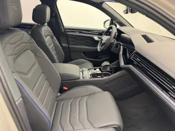 Volkswagen Touareg R V6 eHybrid 4M