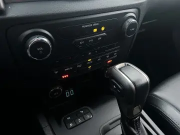 FORD Ranger 2.0l Limited DoKa 4x4 DAB SitzHZ RFK