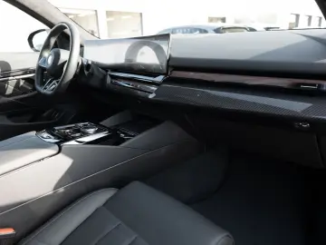 BMW 550e xDrive M-Sport Pro PANO AHK HUD 360  LED