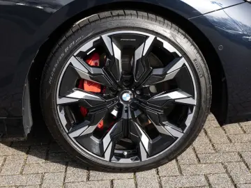 BMW 550e xDrive M-Sport Pro PANO AHK HUD 360  LED