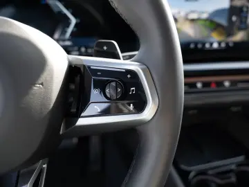 BMW 550e xDrive M-Sport Pro PANO AHK HUD 360  LED