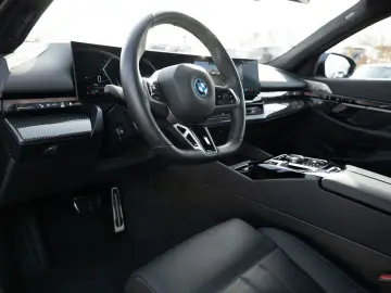 BMW 550e xDrive M-Sport Pro PANO AHK HUD 360  LED