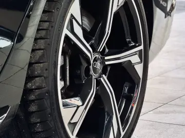 Audi A4 TFSI quattro S line RS-Sitze B&O HUD MATRIX