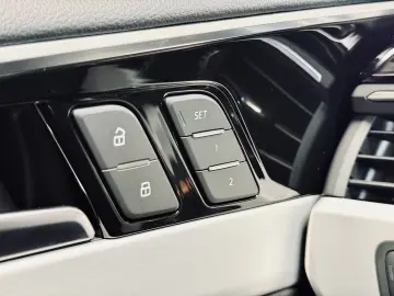 Audi A4 TFSI quattro S line RS-Sitze B&O HUD MATRIX