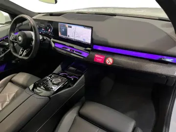 BMW 520 d M Sport Carbon Fahrassist AHK HUD Pano 360