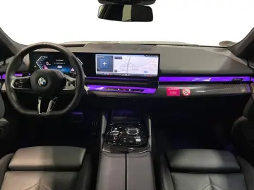 BMW 520 d M Sport Carbon Fahrassist AHK HUD Pano 360