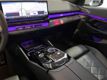 BMW 520 d M Sport Carbon Fahrassist AHK HUD Pano 360