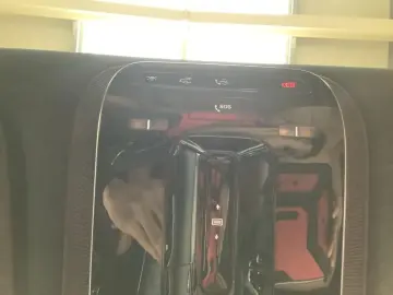 MERCEDES-BENZ E 200 Limousine AMG Night Digital Superscreen