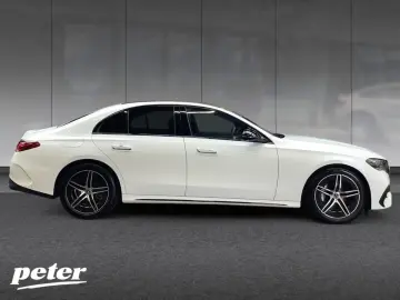 MERCEDES-BENZ E 200 Limousine AMG Night Digital Superscreen