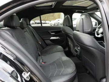 MERCEDES-BENZ E200 AMG-Sport LED 360 Pano Night Totw Distr