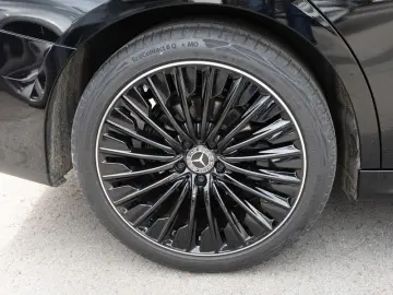 MERCEDES-BENZ E200 AMG-Sport LED 360 Pano Night Totw Distr