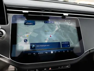 MERCEDES-BENZ E200 AMG-Sport LED 360 Pano Night Totw Distr