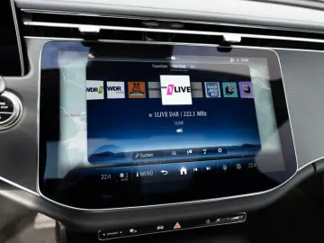 MERCEDES-BENZ E200 AMG-Sport LED 360 Pano Night Totw Distr