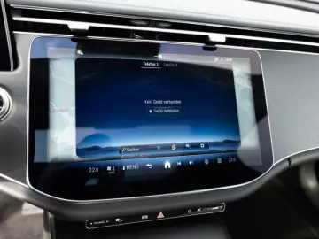 MERCEDES-BENZ E200 AMG-Sport LED 360 Pano Night Totw Distr