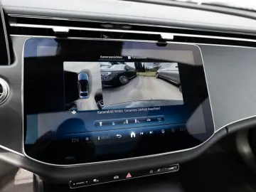 MERCEDES-BENZ E200 AMG-Sport LED 360 Pano Night Totw Distr