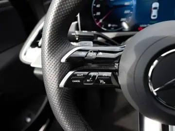 MERCEDES-BENZ E200 AMG-Sport LED 360 Pano Night Totw Distr