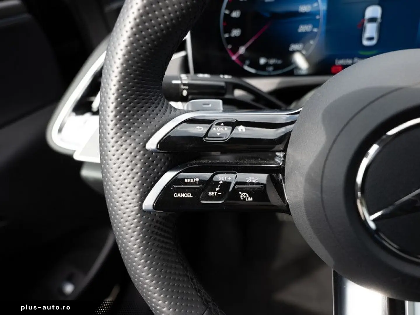 MERCEDES-BENZ E200 AMG-Sport LED 360 Pano Night Totw Distr