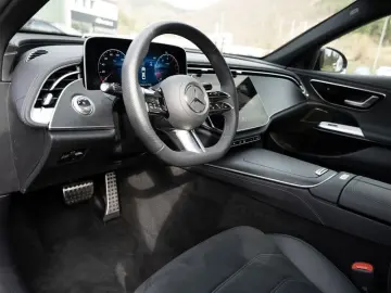 MERCEDES-BENZ E200 AMG-Sport LED 360 Pano Night Totw Distr