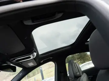 MERCEDES-BENZ E200 AMG-Sport LED 360 Pano Night Totw Distr