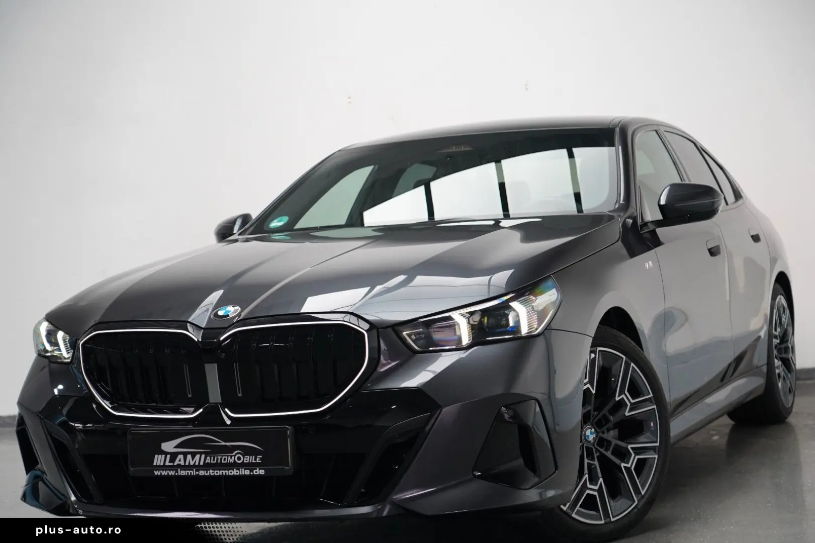 BMW 520d xDrive M Sport PANO AHK 360 HUD KEY H&K