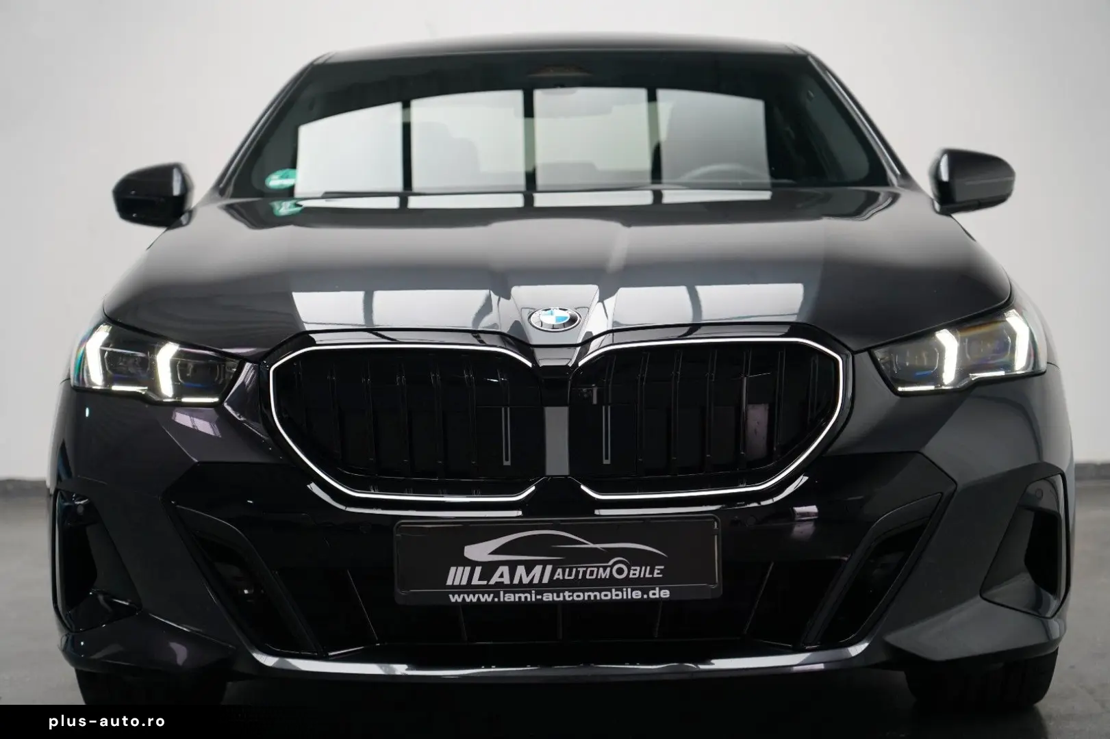 BMW 520d xDrive M Sport PANO AHK 360 HUD KEY H&K