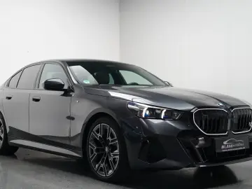 BMW 520d xDrive M Sport PANO AHK 360 HUD KEY H&K