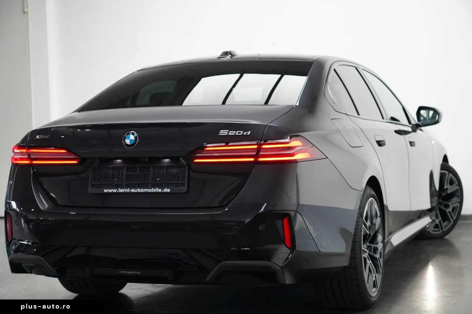 BMW 520d xDrive M Sport PANO AHK 360 HUD KEY H&K